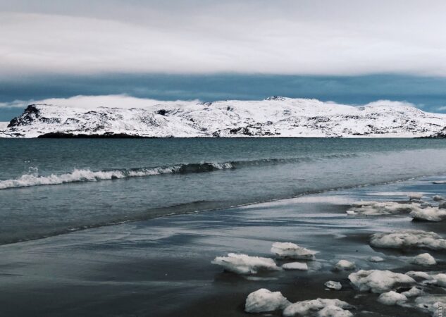 Ide li iza naime zarez?