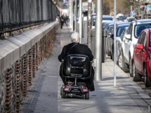 Pročitajte više o članku Koliko se odbija od plate za bolovanje u Crnoj Gori