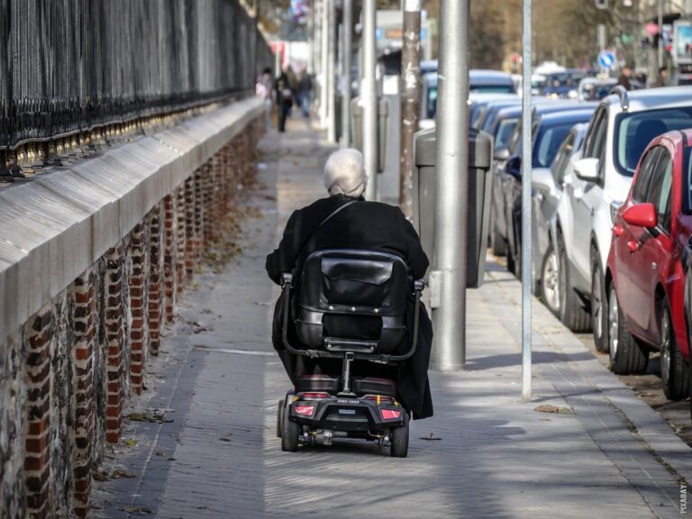 Pročitajte više o članku Koliko se odbija od plate za bolovanje u Crnoj Gori